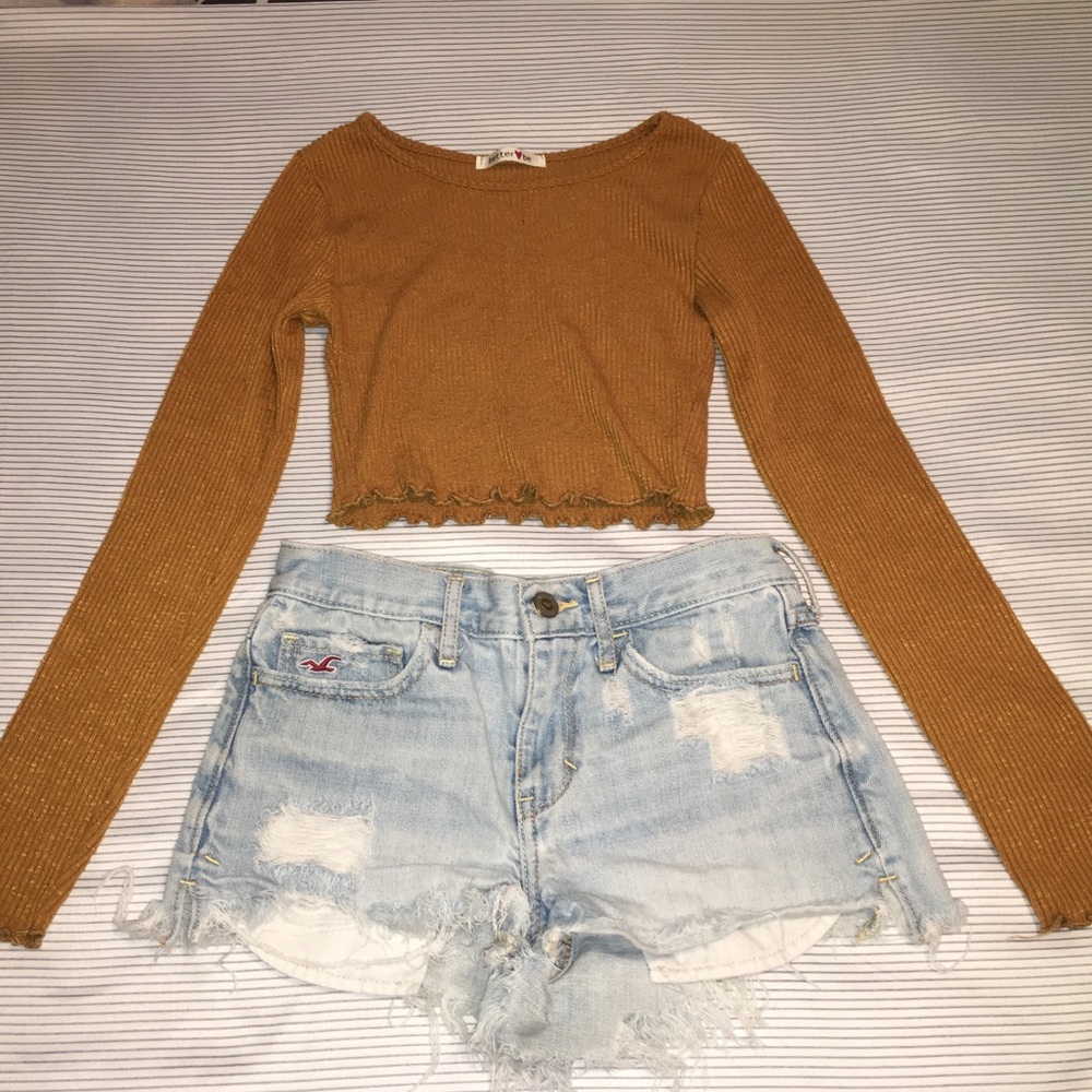 Women’s long sleeve crop top, size Small, mustard